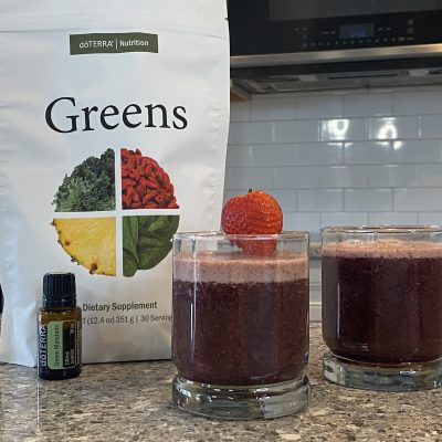 How to Make a Green Berry Superfood Smoothie